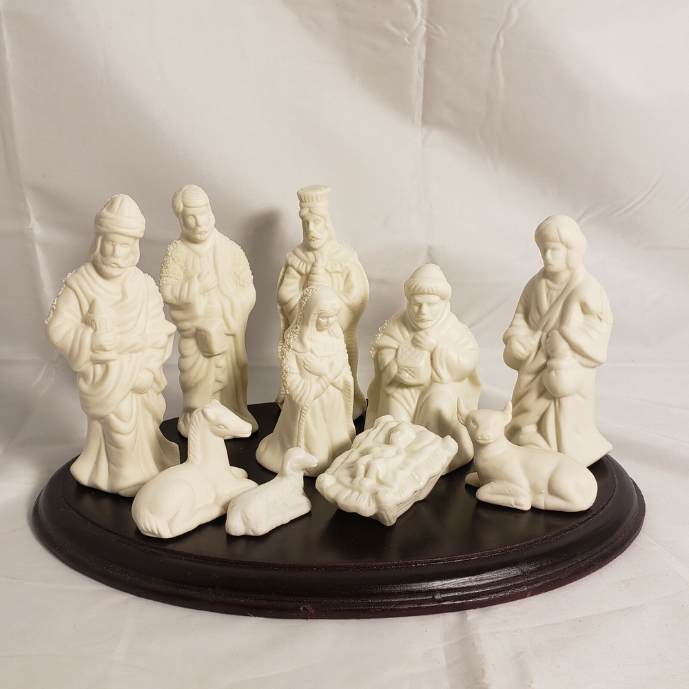Vintage Jade Collection 11 Piece Porcelain Nativity Scene Set With Wood Base